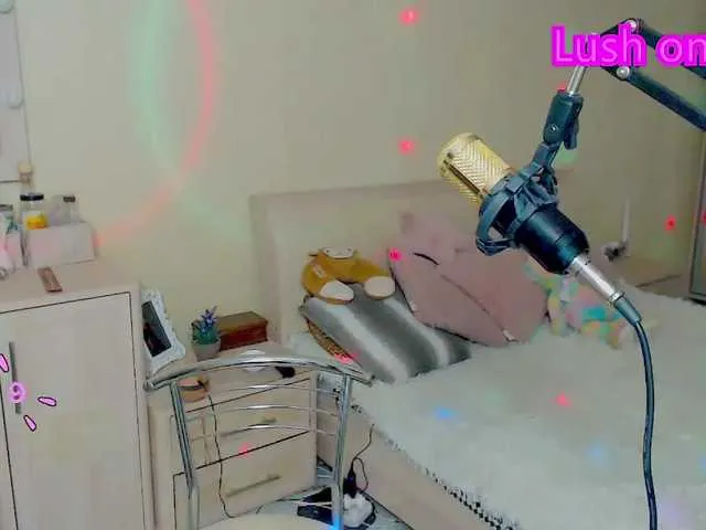 Live sex webcam photo for pinkiepie1997 #268776794