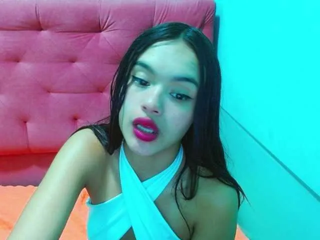 Live sex webcam photo for emmyythx #268793395