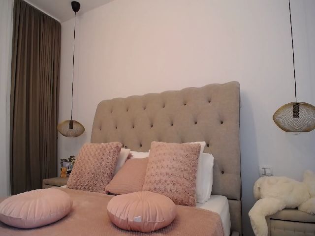 Live sex webcam photo for call_me_em #268783235