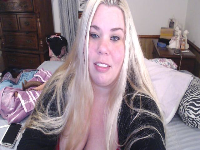 Live sex webcam photo for PlumpKittyKat #268781163