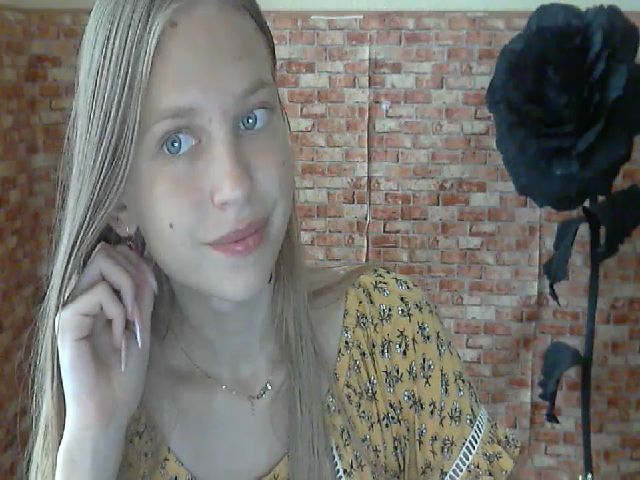 Live sex webcam photo for SshyTeen #268781530