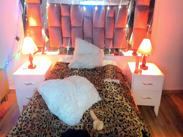 Live sex webcam photo for Isa__santos #268779260