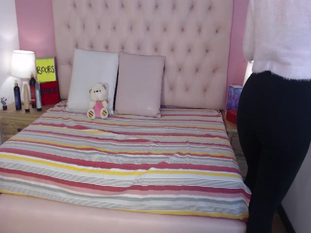 Live sex webcam photo for Crystal_Star9 #268781024