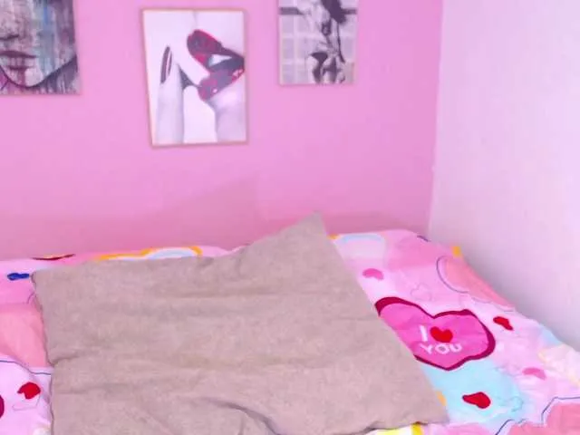 Live sex webcam photo for Joansmalls1 #268782575
