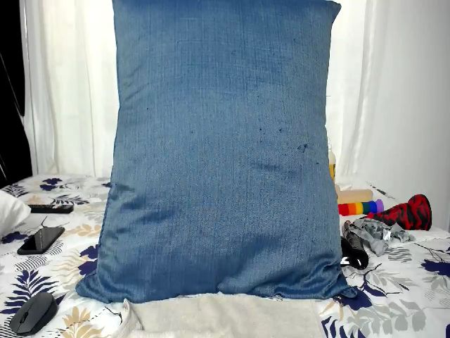 Live sex webcam photo for Meli_83 #268796656