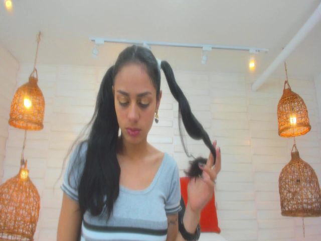 Live sex webcam photo for Anaiss_10 #268793986