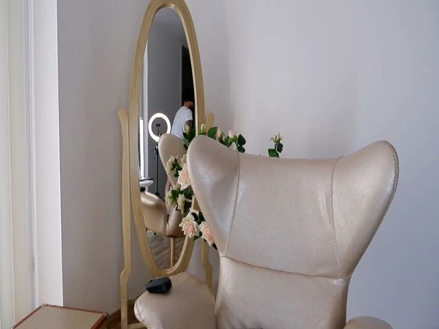 Live sex webcam photo for Anne_boleyn_ #268795312