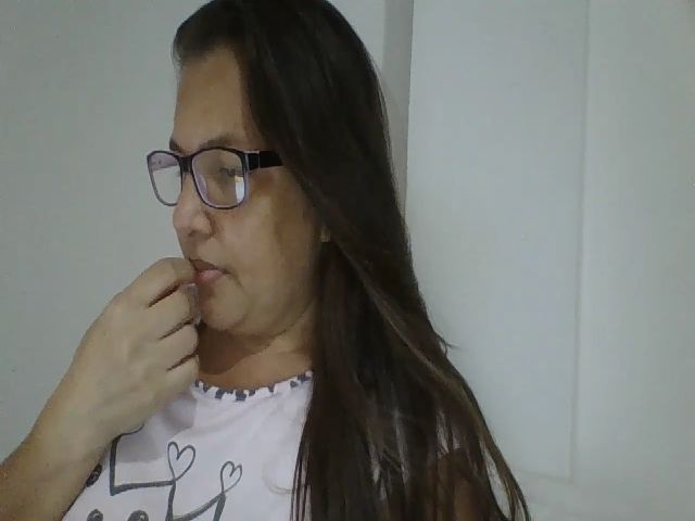 Live sex webcam photo for SweetLola01 #268779567