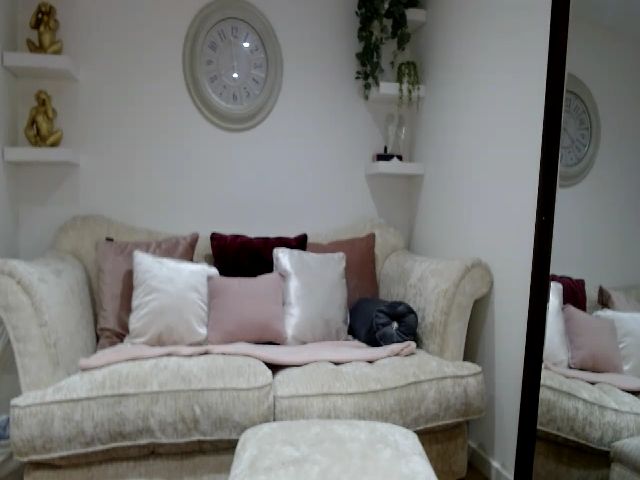 Live sex webcam photo for innocentSamx #268794256