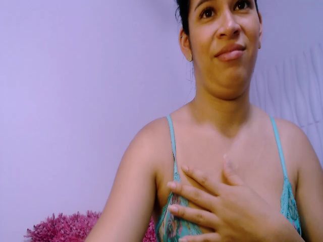 Live sex webcam photo for Vannemedina #268797056