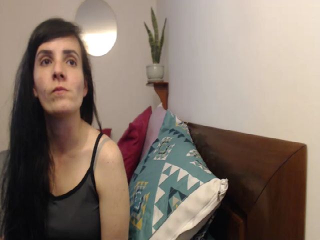 Live sex webcam photo for isabellazee2 #268778560