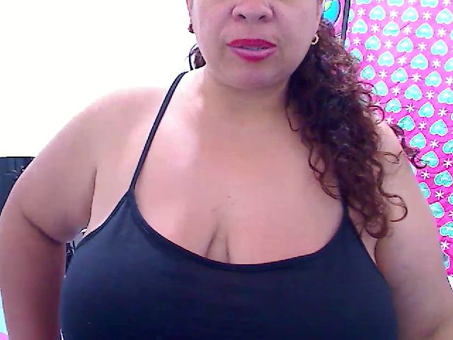 Live sex webcam photo for LatinaBigAss4 #268776084