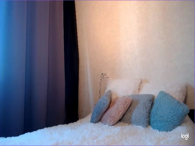 Live sex webcam photo for LulyXX #268779240