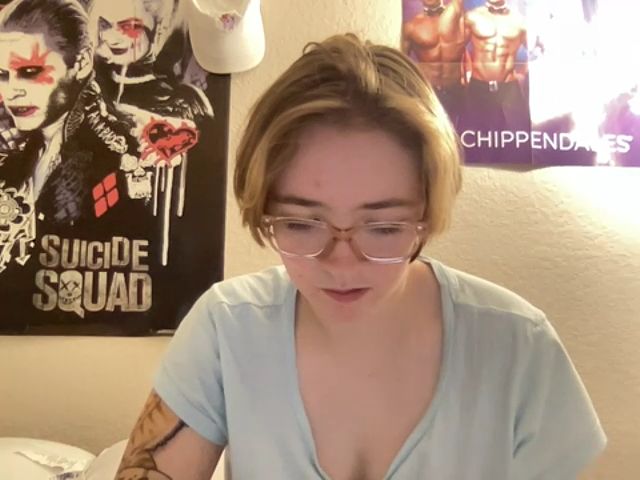 Live sex webcam photo for CandyBurger #268791574