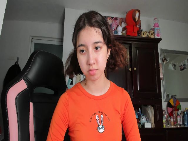 Live sex webcam photo for Cherrycute666 #268779576