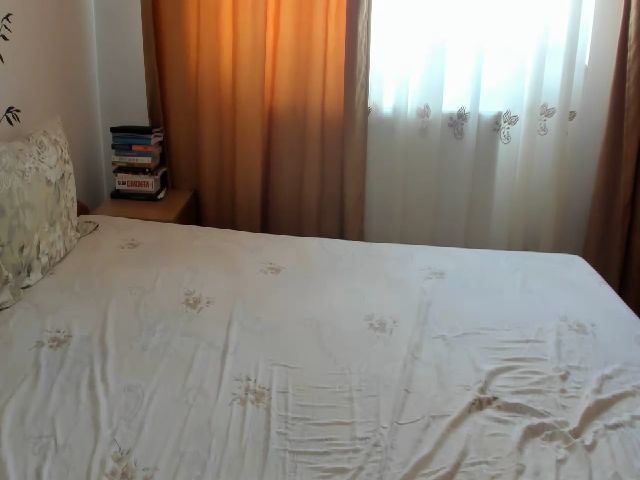 Live sex webcam photo for Nicolle2 #268788698