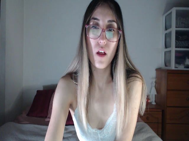 Live sex webcam photo for Ninimoon #268783865