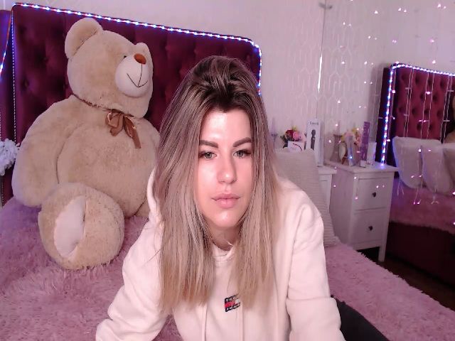 Live sex webcam photo for DOMINICA_MINI #268783342