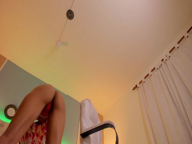 Live sex webcam photo for Kattysweet_ #268789619