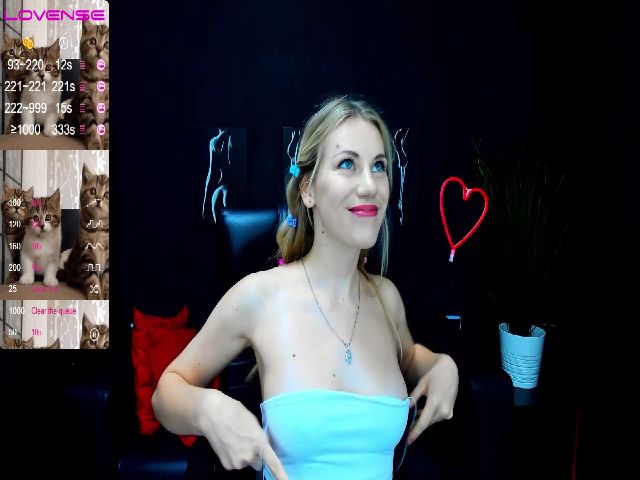 Live sex webcam photo for LiliManchest #268794230