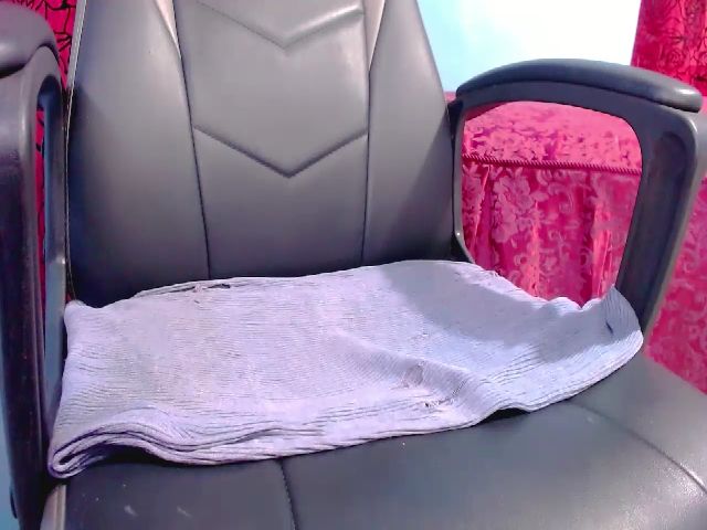 Live sex webcam photo for SexyPearl69 #268786286