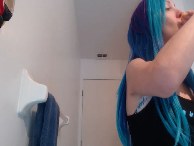 Live sex webcam photo for xKawaiiQueenx #268797292