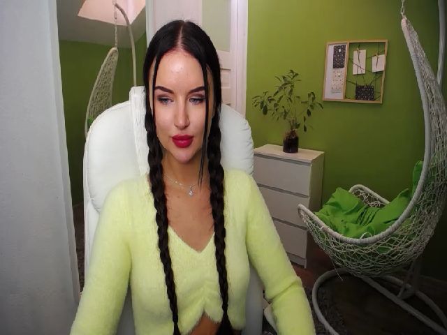 Live sex webcam photo for JenniferMoris #268784392