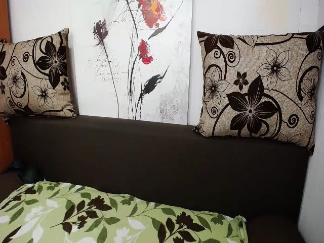 Live sex webcam photo for TeaseKate #268779355