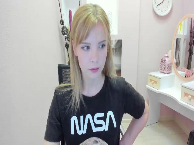 Live sex webcam photo for VeronicaRangy #268797331