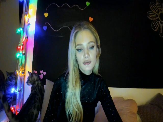 Live sex webcam photo for TheRosette #268779387