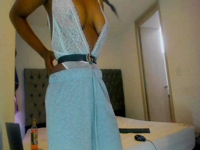 Live sex webcam photo for Afro__Goddess #268789425