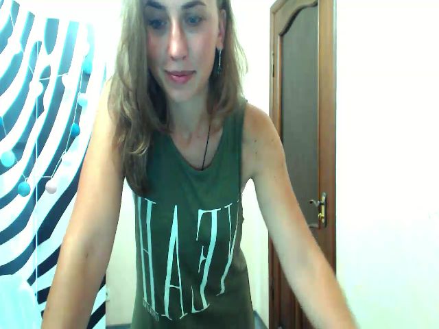 Live sex webcam photo for HeartGirl #268786158