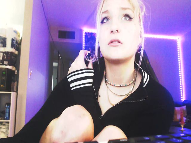 Live sex webcam photo for Whorde #268793917