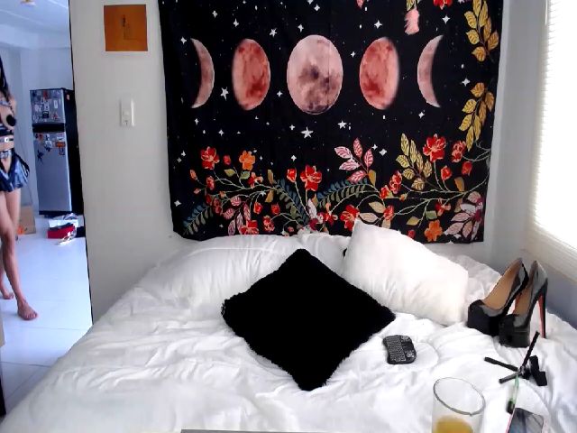 Live sex webcam photo for Cleo_________ #268791779