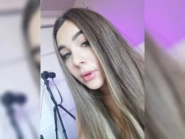 Live sex webcam photo for BloomJuliette #268781847