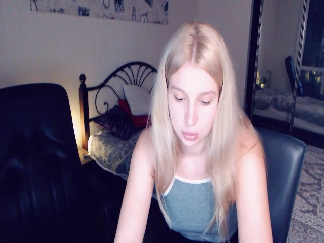 Live sex webcam photo for KimSnakee #268792365