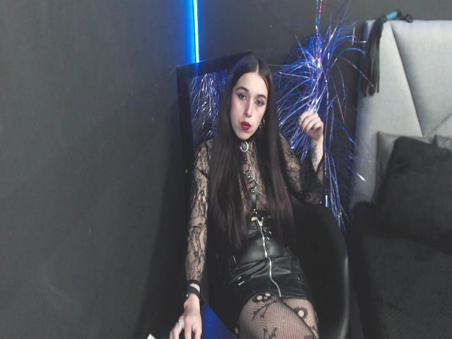 Live sex webcam photo for samantasmithh #268783456