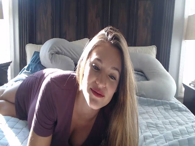 Live sex webcam photo for Ember_Lynne #268797238