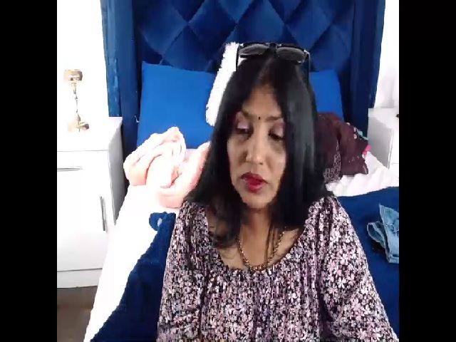 Live sex webcam photo for Indianmilfx #268797440