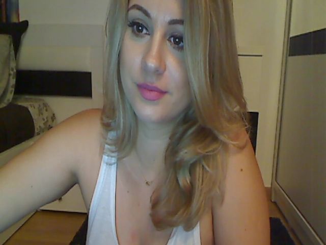Live sex webcam photo for MISS__S #268778771