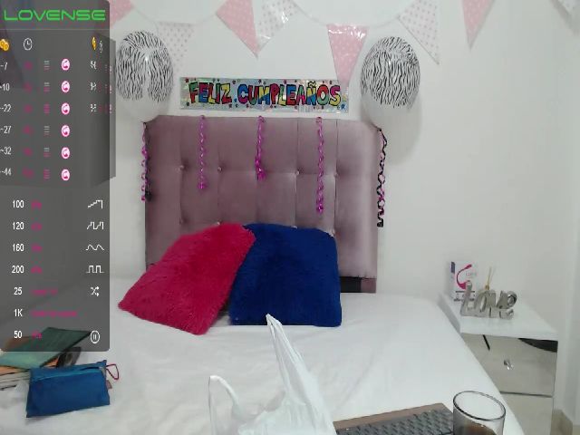 Live sex webcam photo for Sashaseexxy #268779248