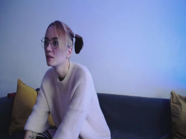 Live sex webcam photo for RubyLu_ #268780606