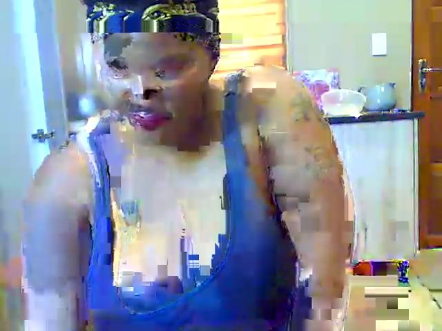 Live sex webcam photo for Sexylips79 #268783557