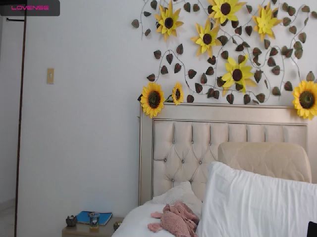 Live sex webcam photo for Maggie_Cooper #268790347