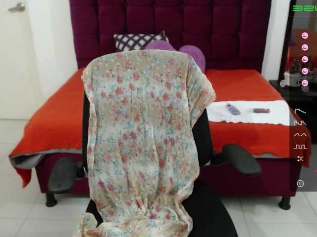 Live sex webcam photo for Samantta-Jone #268793248