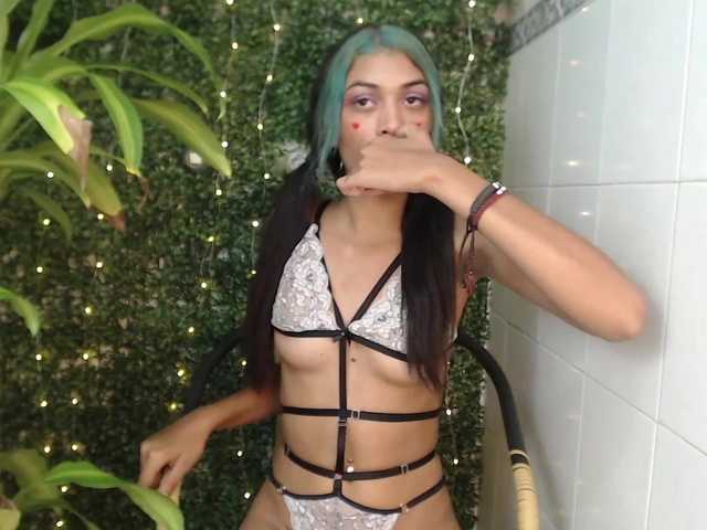 Live sex webcam photo for LaraCollins #268792119