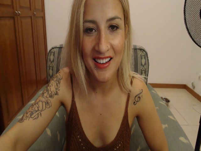 Live sex webcam photo for IamAnitta #268776025