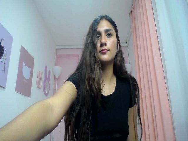 Live sex webcam photo for Britanny0 #268780798