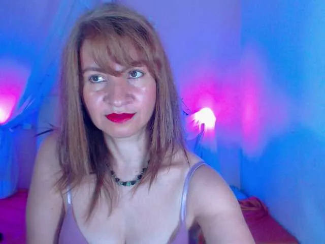 Live sex webcam photo for AliceMiller13 #268816207