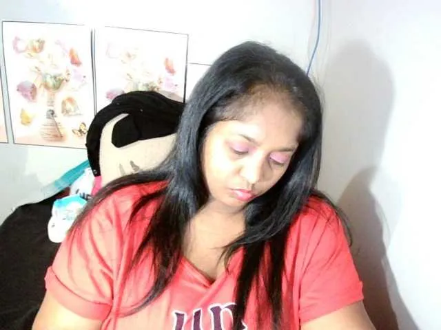 Live sex webcam photo for Indiantasha #287986172